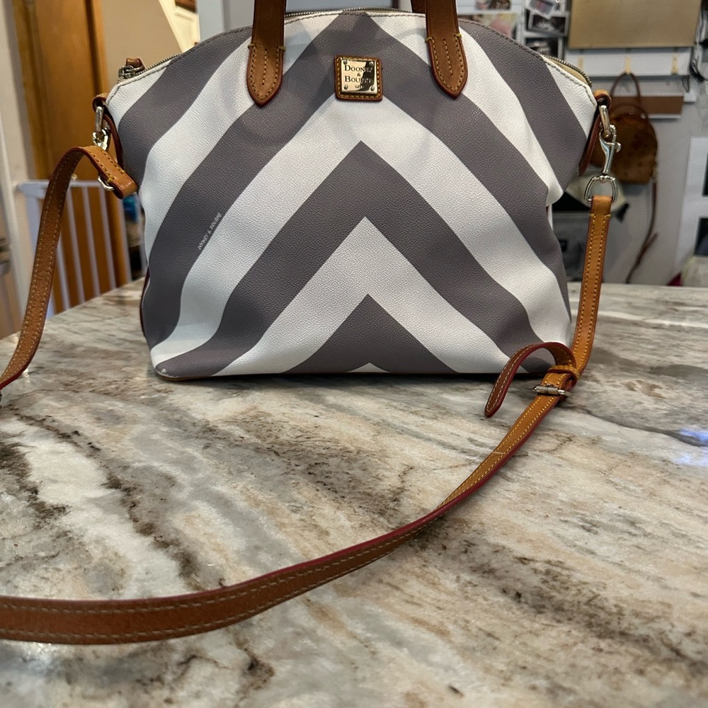 Stunning great condition Dooney and Bourke tote with crossbody strap